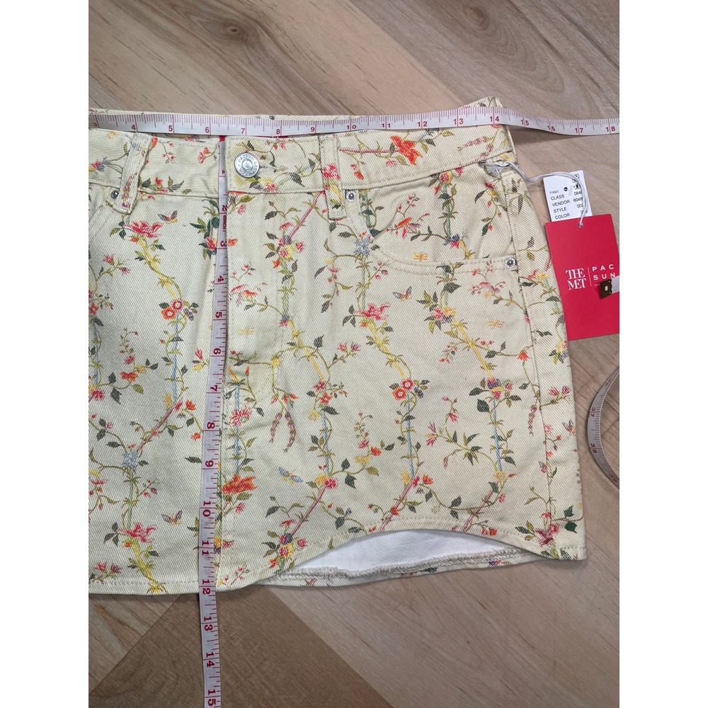 PacSun x The Met Floral Denim Mini Skirt Cream Multi Size 26 NWT - Picture 4 of 7
